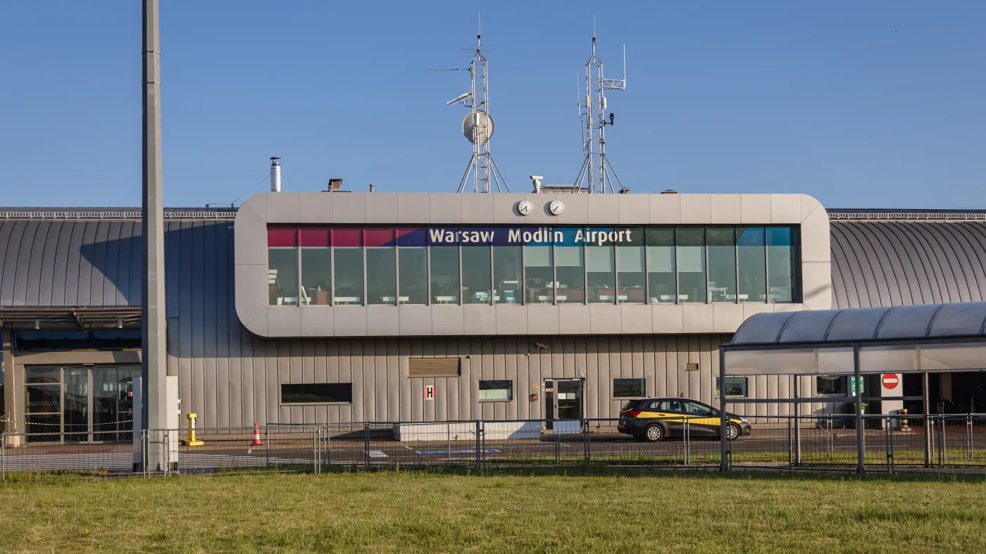 Zbliża się majowy paraliż na niebie i na torach