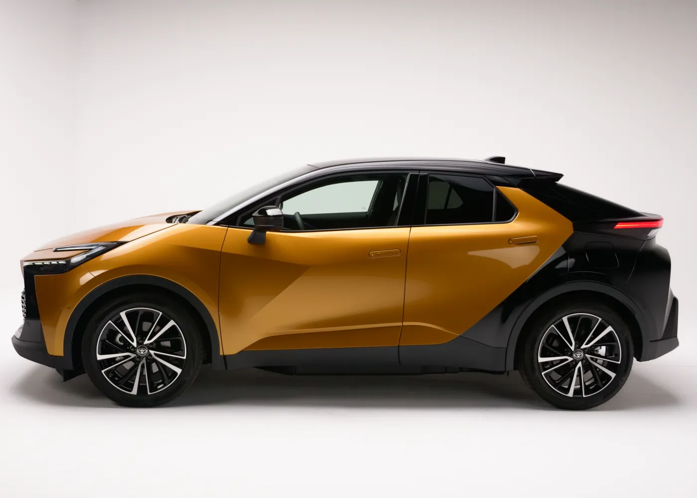 toyota-chr-nowej-generacji-37842632.jpg
