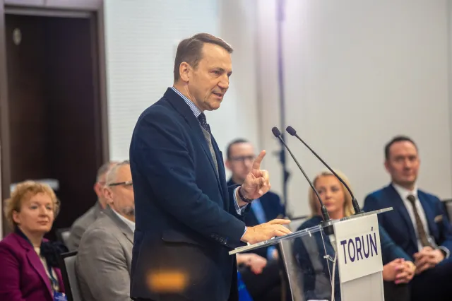 Wybory 2023. Sikorski kontra Błaszczak. "Zrobił coś skandalicznego"