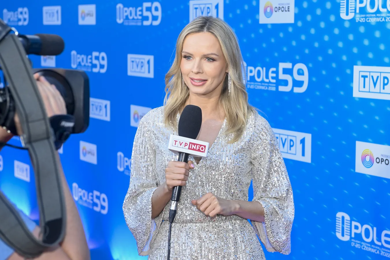 Kim jest Anna Bogusiewicz? Nowa twarz TVP poprowadzi debatę wyborczą [FOTO]