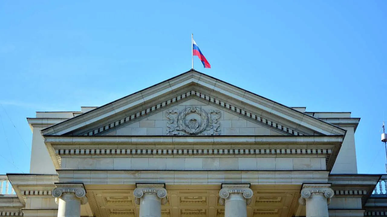 Warszawa. Akcja służb. "Podejrzany pakunek w Ambasadzie Rosji"