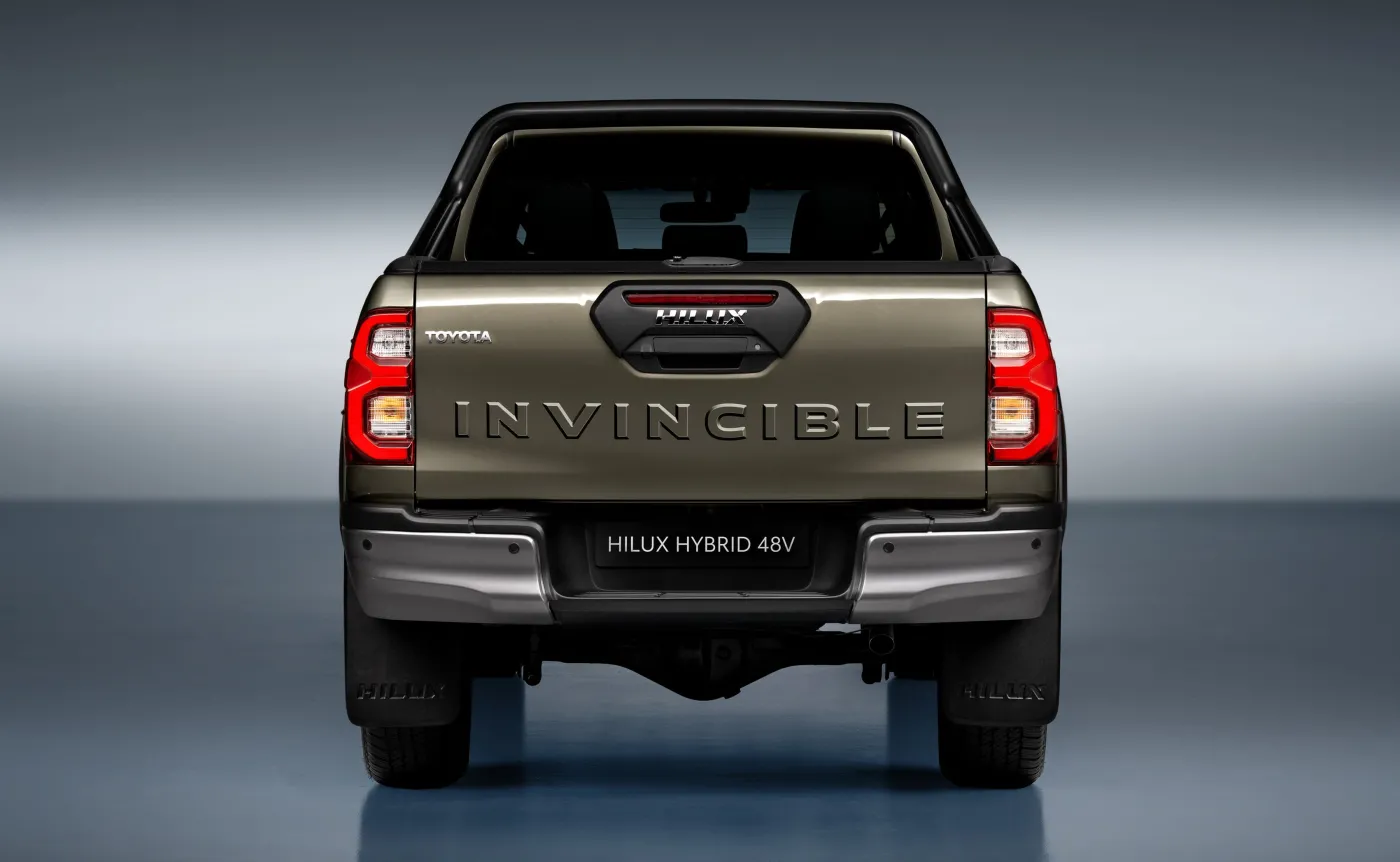 toyota-hilux-mild-hybrid-48v-38021846.jpg