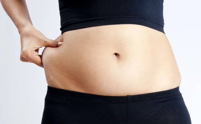 Jak schudnąć z brzucha? 8 trików, by skutecznie pozbyć się oponki