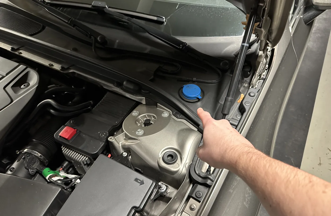 Wlew płynu do spryskiwacza