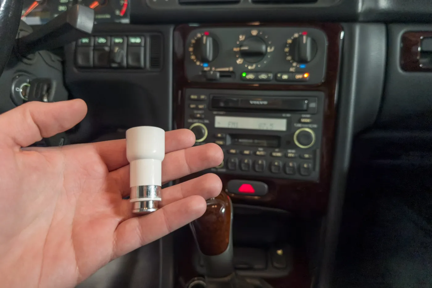 Transmiter FM: co to jest, czy warto go kupić? Bluetooth w każdym samochodzie