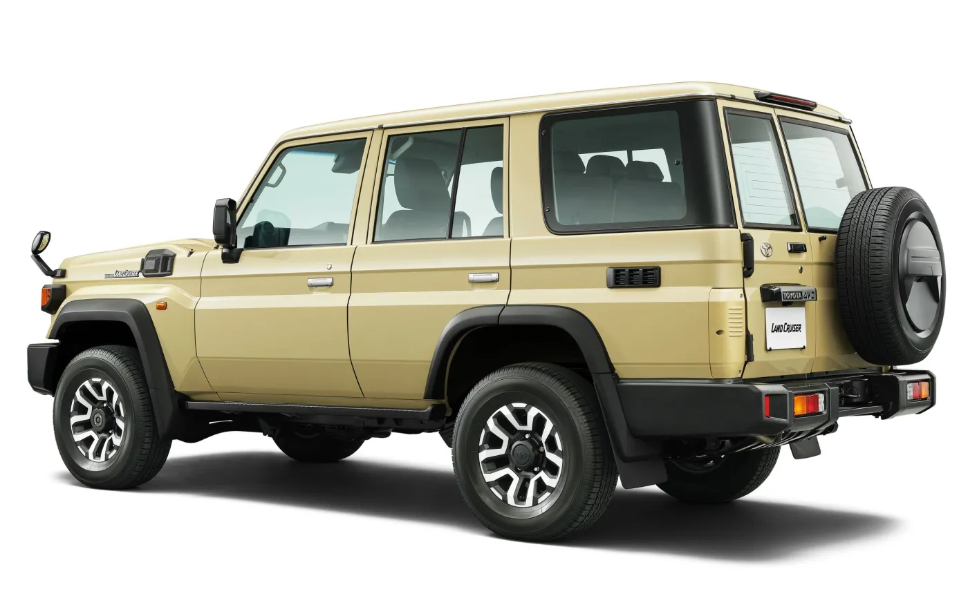 nowa-toyota-land-cruiser-70-38040633.jpg