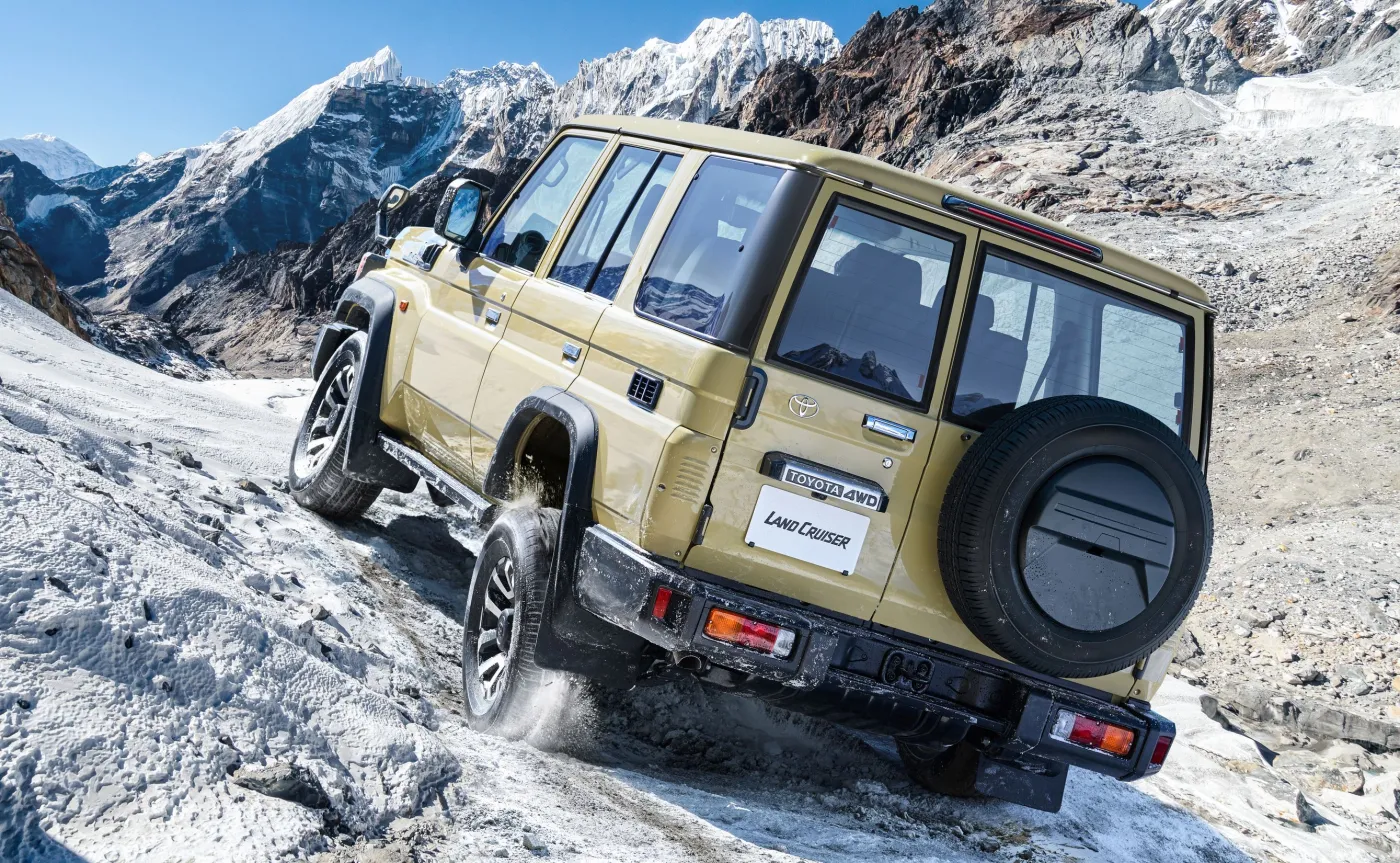 nowa-toyota-land-cruiser-70-38040637.jpg