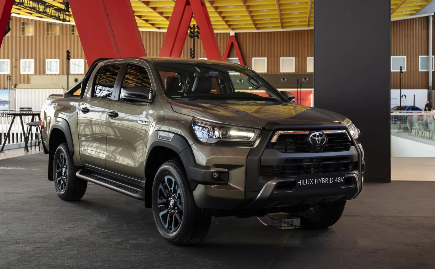 toyota-hilux-mild-hybrid-48v-38021814.jpg