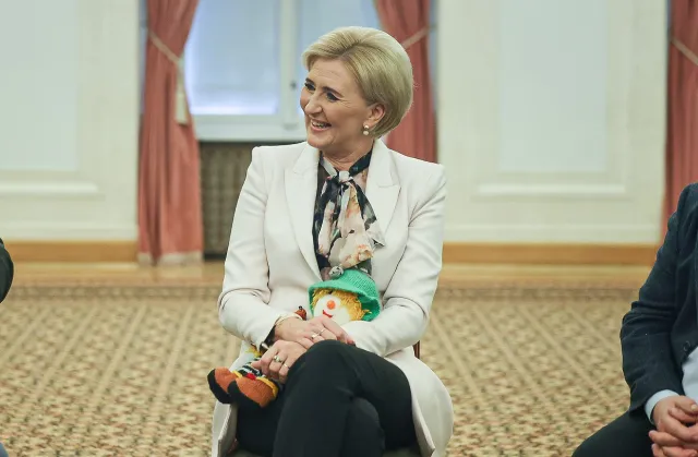 Agata Duda w najmodniejszym żakiecie sezonu. Prezydentowa wybrała beżowy model [FOTO]