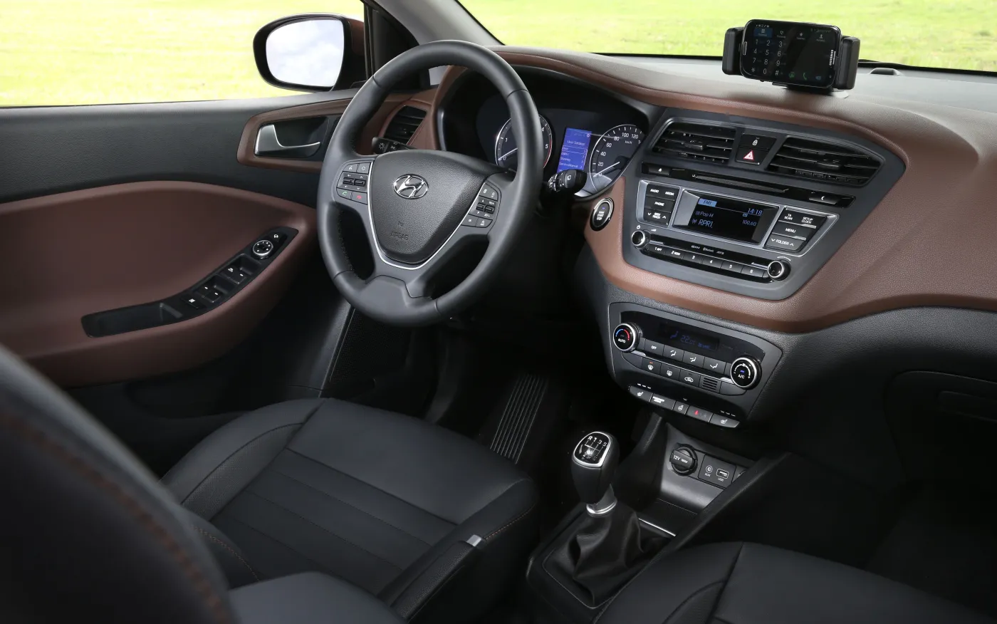 newgenerationi20-interior-15-38009223.jpg