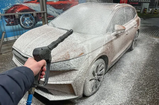 Zobaczysz to na swoim aucie? Od razu jedź na myjnię, w tym przypadku czas to pieniądz