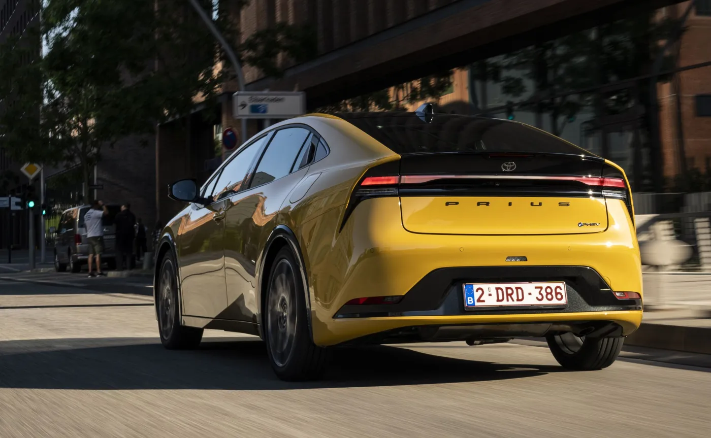 toyota-prius-nowej-generacji-37969804.jpg