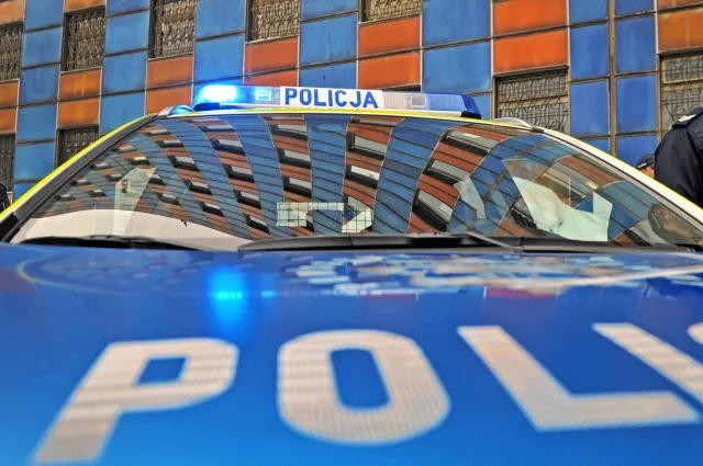 Nastolatkowie golfem uderzyli w drzewo. Przerażające informacje po wypadku