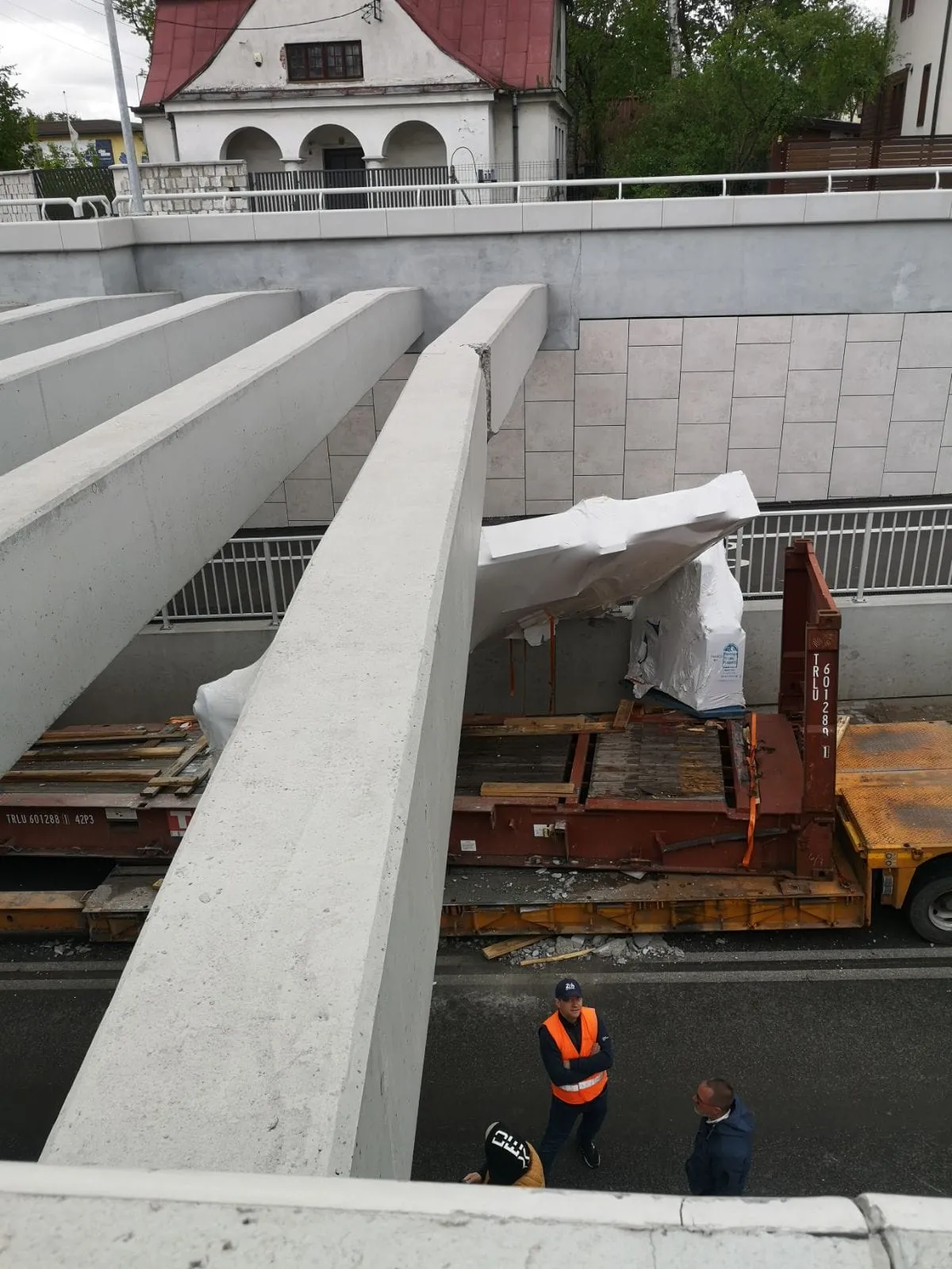 tunel-w-sulejowku-zamkniety-38159992.jpg