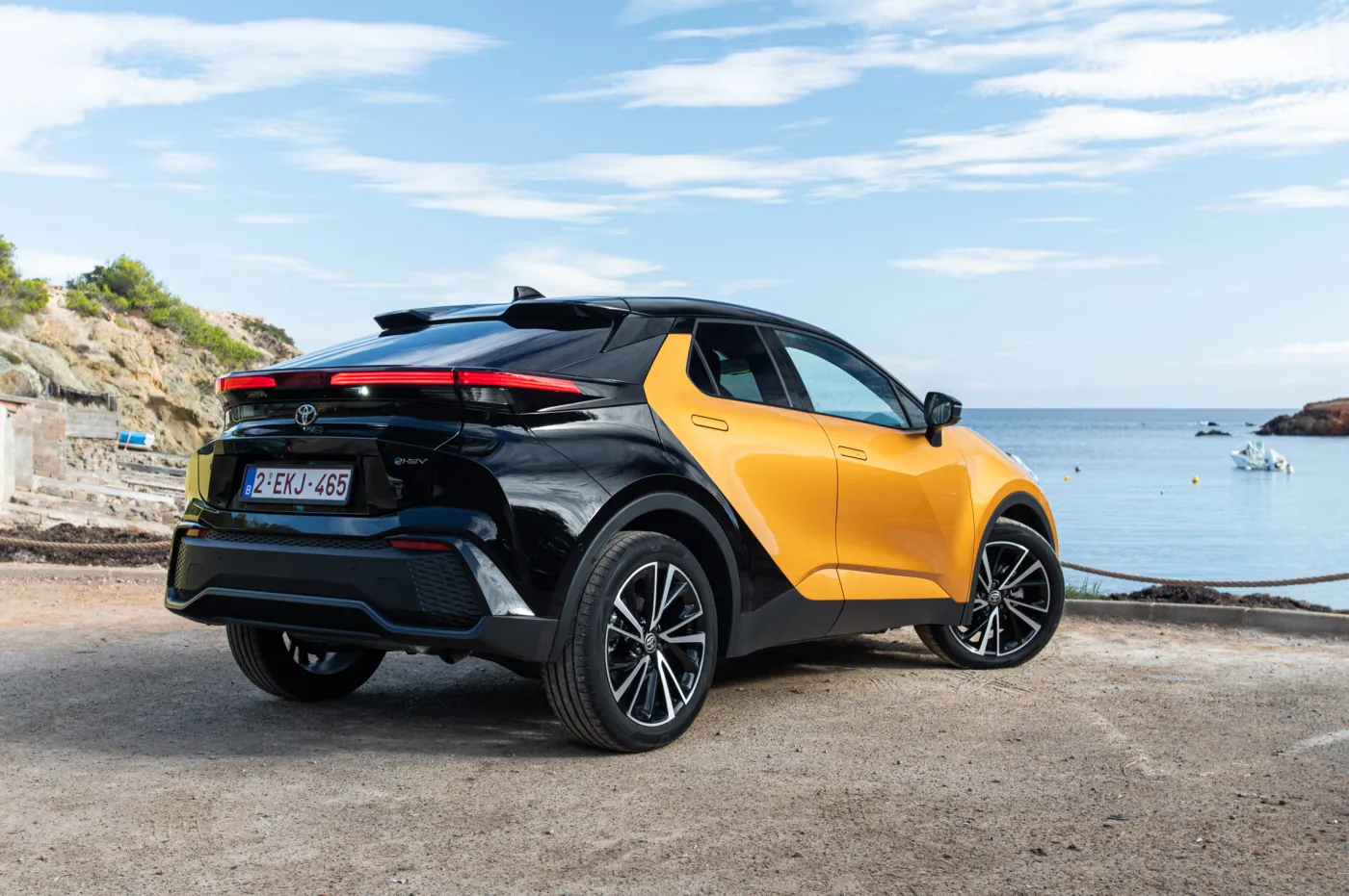 toyota-chr-drugiej-generacji-37991420.jpg