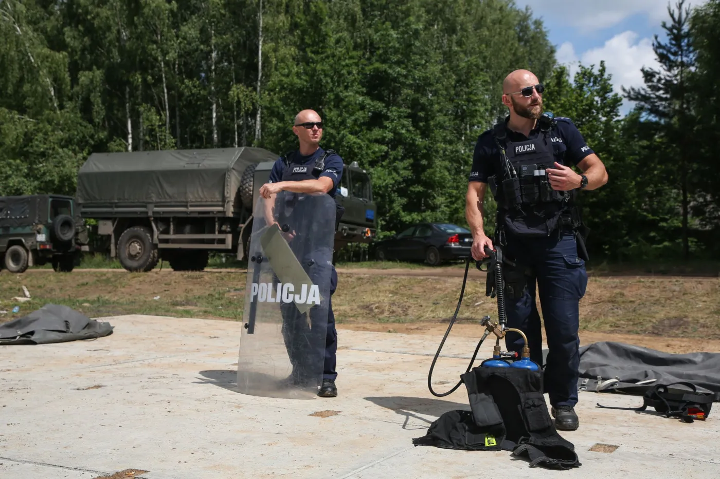 Atak z Białorusi. Wojskowa karetka uszkodzona ciężkim przedmiotem