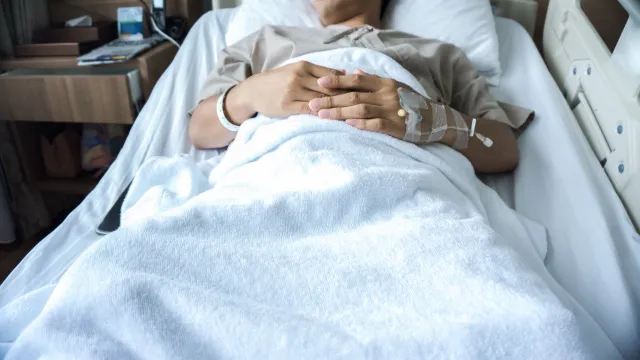 100 zł dodatku dla chorych. Pomoże w opłaceniu rachunków za prąd