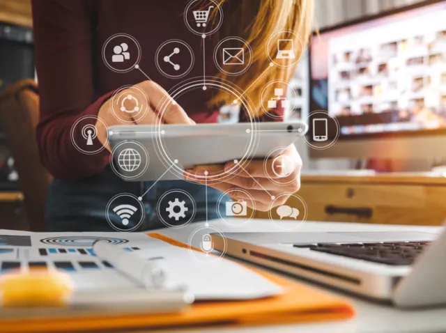 400 mln zł na szkolenia cyfrowe. Ministerstwo Cyfryzacji ogłasza konkursy