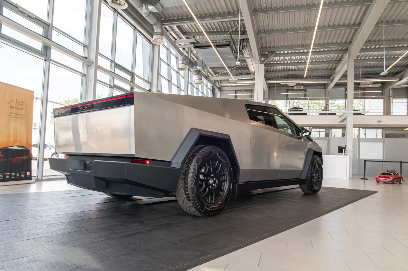 tesla-cybertruck-w-warszawie-38221567.jpg