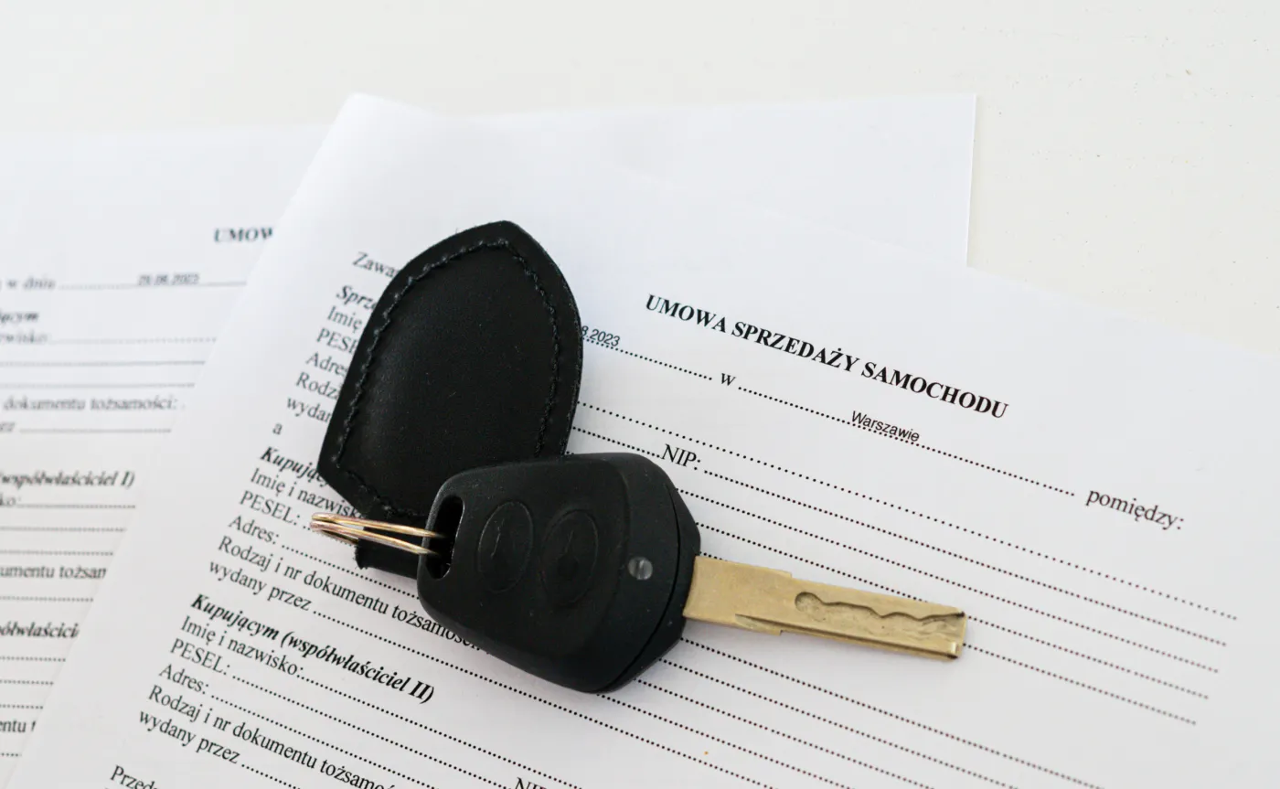 Umowa kupna-sprzedaży. Czy można kupić auto bez dowodu osobistego? Wyjaśniamy