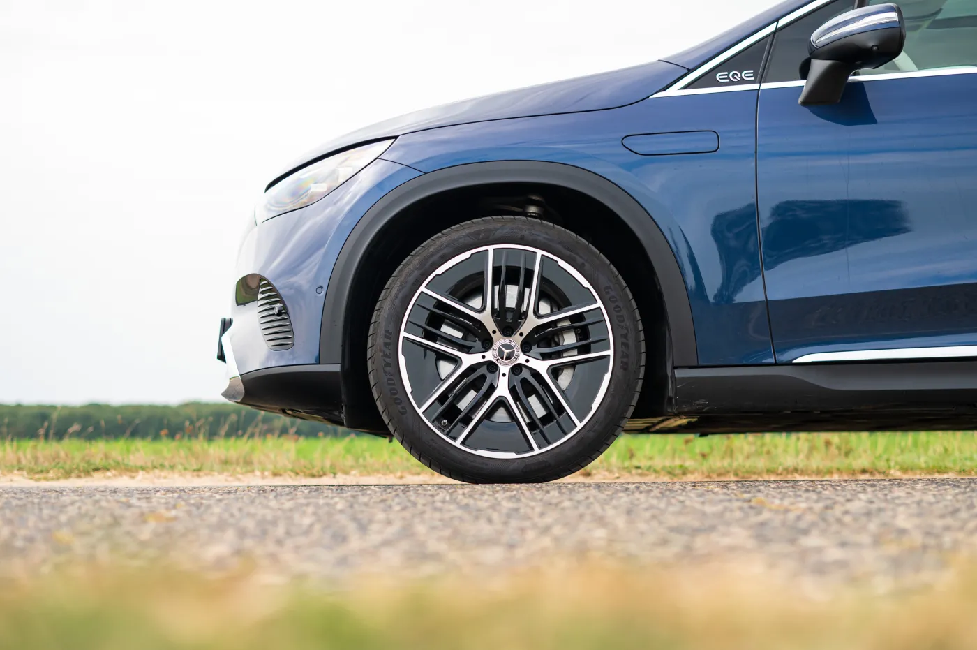 mercedes-eqe-500-4matic-suv-38286968.jpg