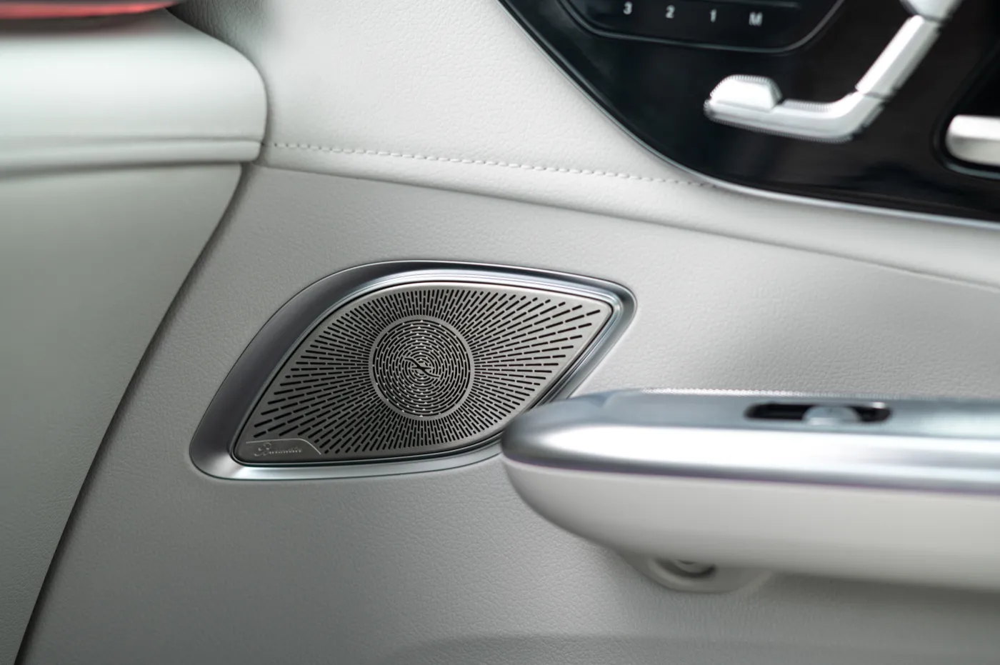 mercedes-eqe-500-4matic-suv-38286938.jpg