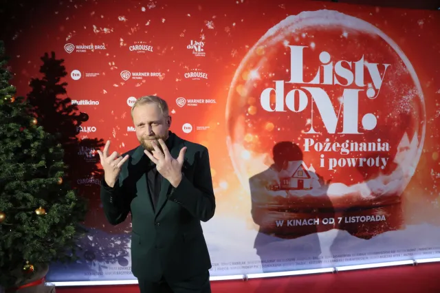 Agnieszka Dygant cała na biało, Sarah James w kratkę. Gwiazdy na premierze "Listów do M." [FOTO]