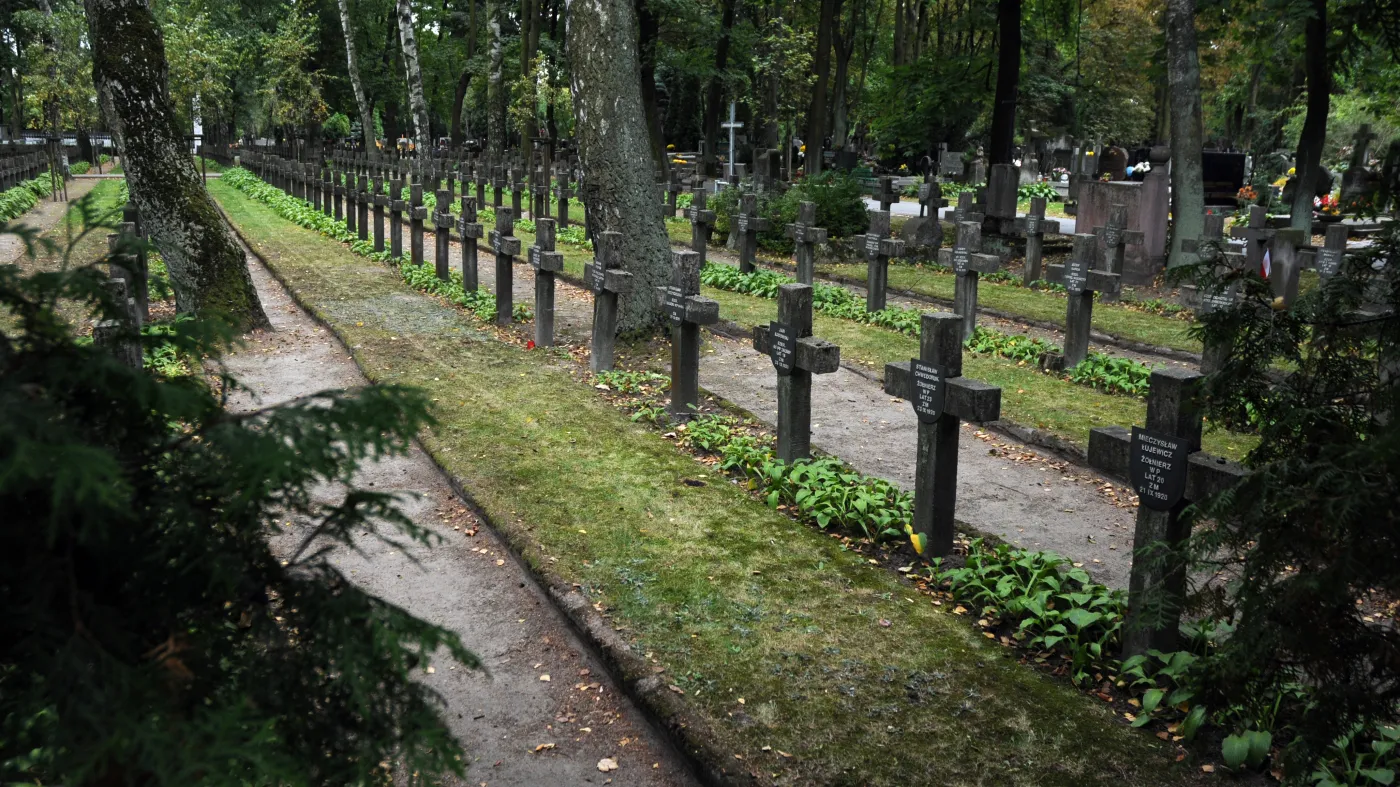 Chcesz odnaleźć grób bliskiej osoby? Warszawa udostępnia wyszukiwarkę miejsc pochówku w stołecznym serwisie mapowym