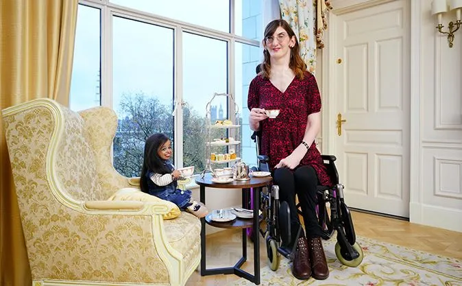 Jyoti Amge i Rumeysa Gelgi