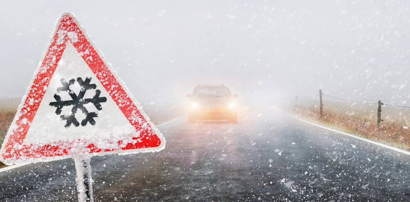 Śnieg w warmińsko-mazurskim utrudnia jazdę. PROGNOZA POGODY