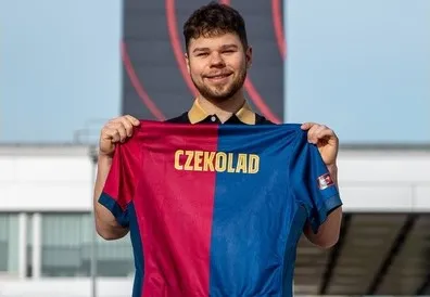 Szczepaniak podpisał kontrakt z Barceloną. Już nie tylko Lewandowski, Szczęsny i Pajor