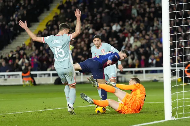 Koszmarne pudło Lewandowskiego zemściło się na Barcelonie. Atletico liderem