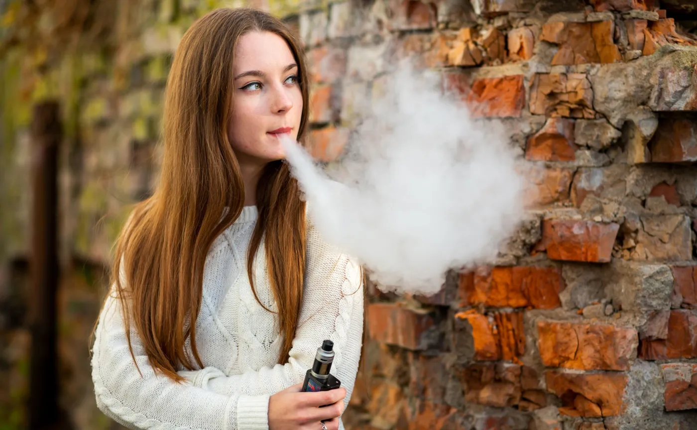 Zakaz sprzedaży e-papierosów bez nikotyny dla nieletnich. Rządowy projekt gotowy