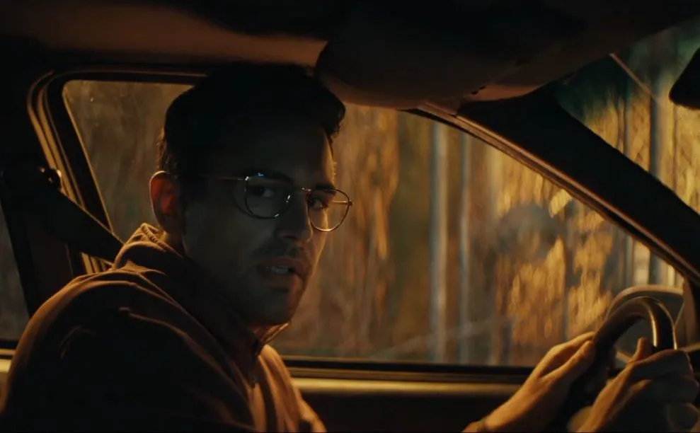 Theo James w horrorze "Małpa"