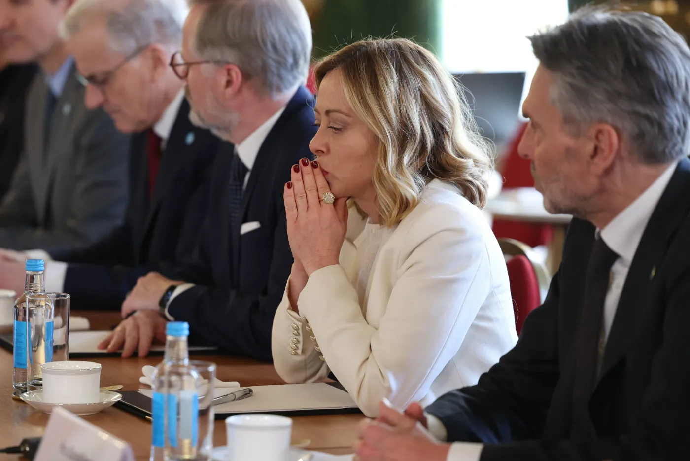 Meloni w roli mediatora? Czy uda jej się pogodzić Trumpa i Europę?