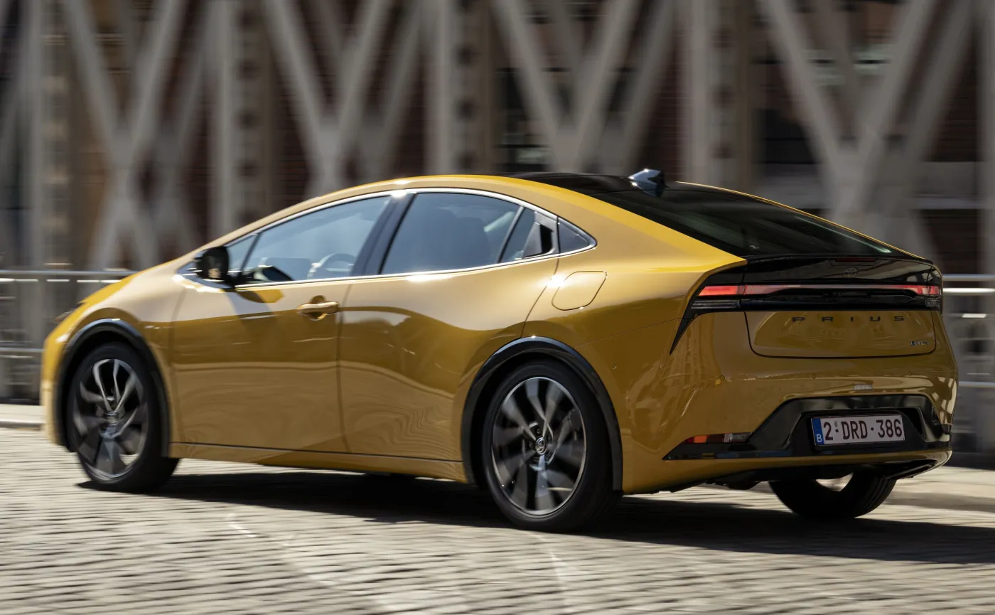 toyota-prius-nowej-generacji-37969869.jpg