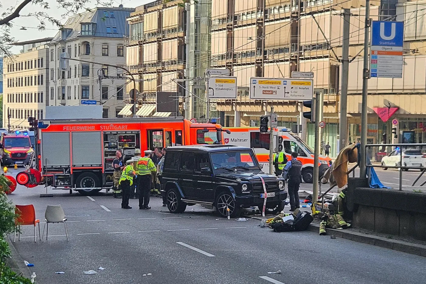 SUV wjechał w grupę pieszych w Stuttgarcie. Nowe informacje, jest ofiara śmiertelna