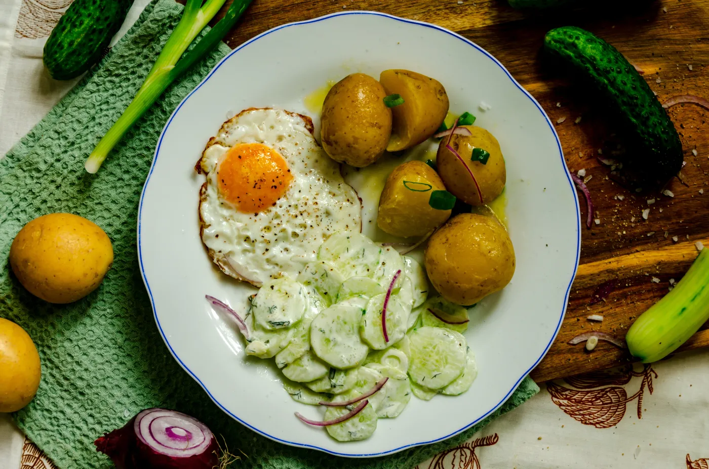 Summer,Eastern,European,Dinner,Young,Boiled,Potatoes,With,Butter,Fried