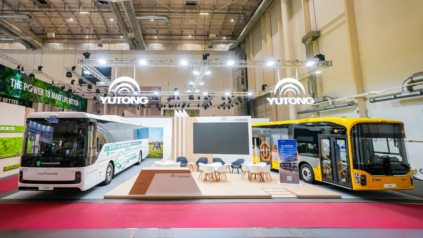 Nowy autobus wjeżdża na rynek. To nagrodzona konstrukcja