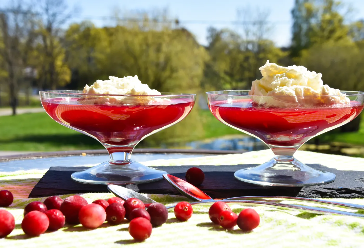 Ten deser rodem z PRL działa na jelita jak balsam. Zrobisz go z sezonowych owoców