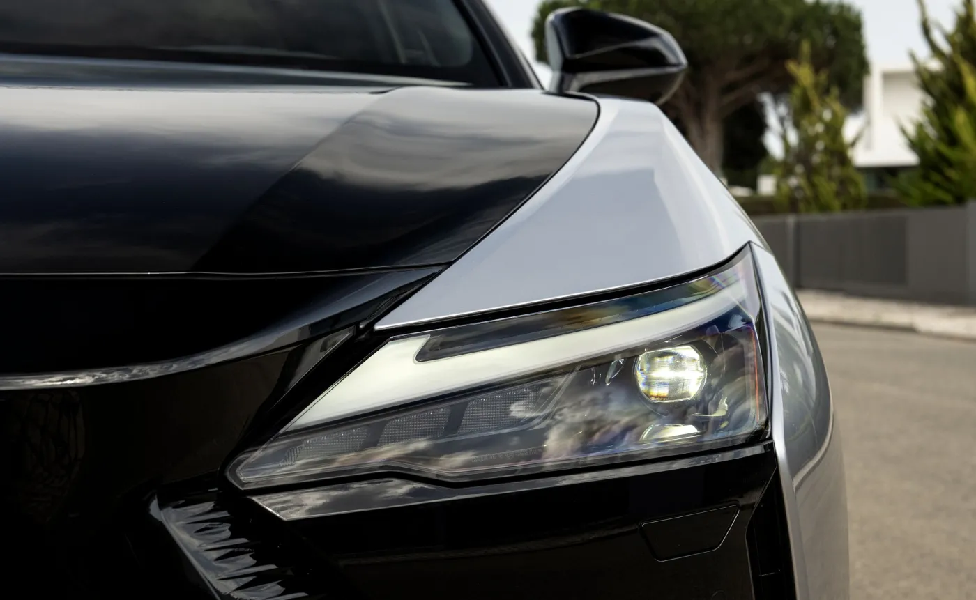 Nowy Lexus RZ 550e F SPORT