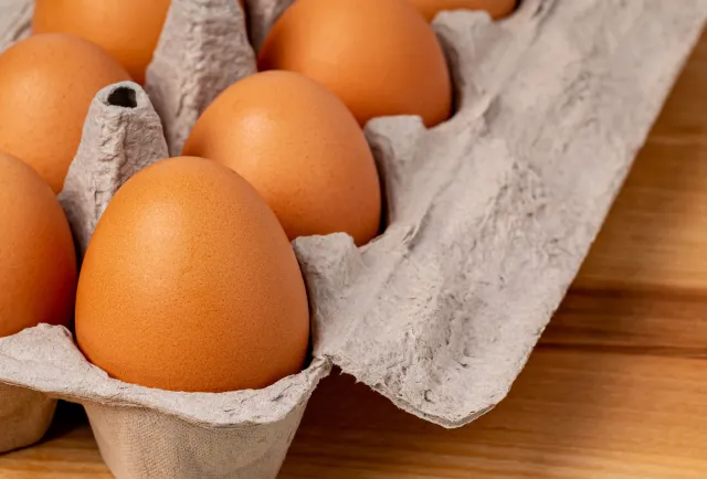 Sanepid ostrzega przed Salmonellą. Zakażone jaja na sklepowych półkach