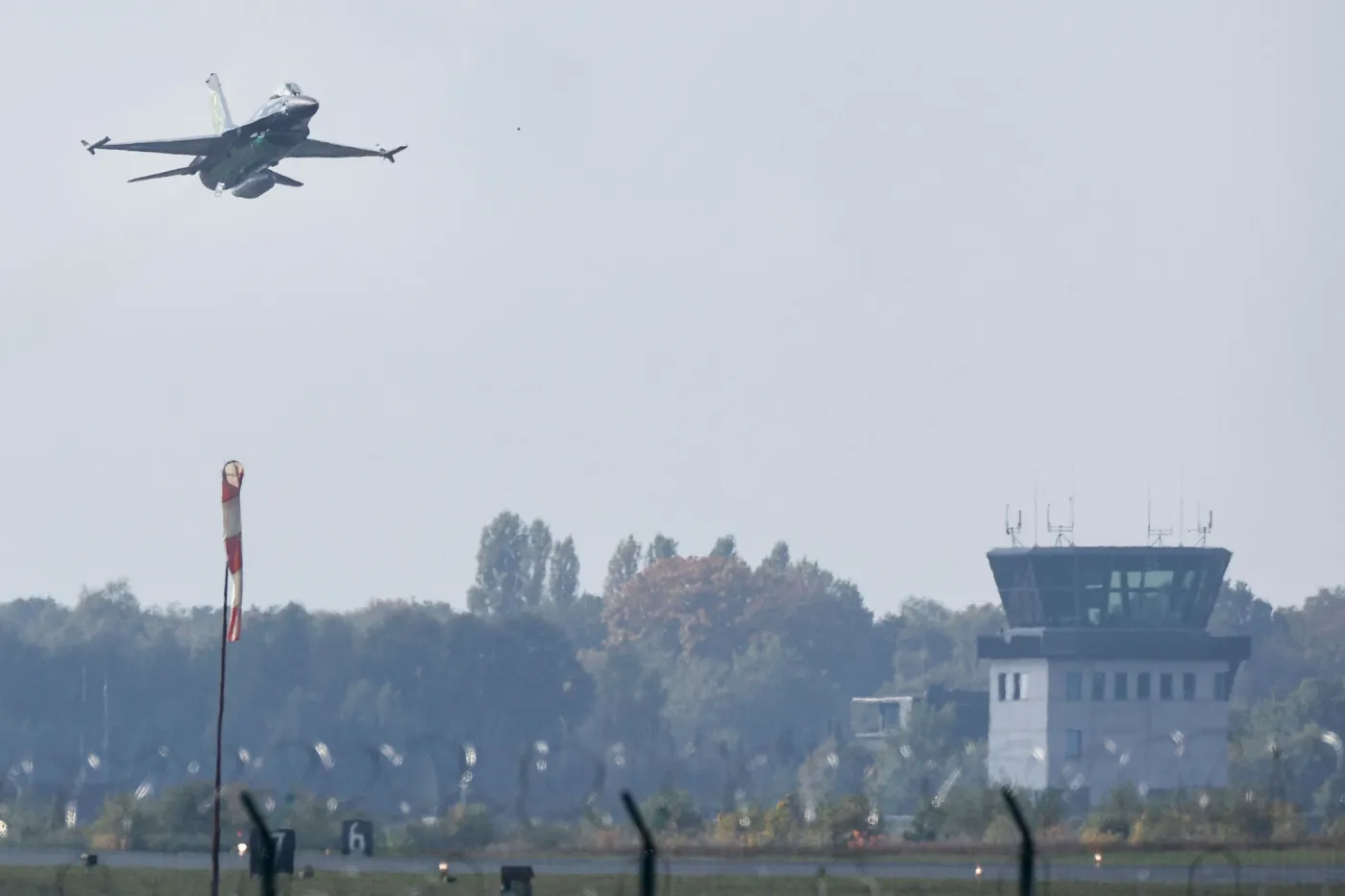 Wiele tajemniczych dronów nad bazą wojskową. Kraj NATO alarmuje