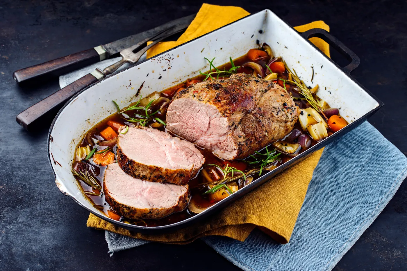 Pyszny obiad na niedzielę. Podajemy przepis, Ty gotujesz. Krucha pieczeń po bawarsku