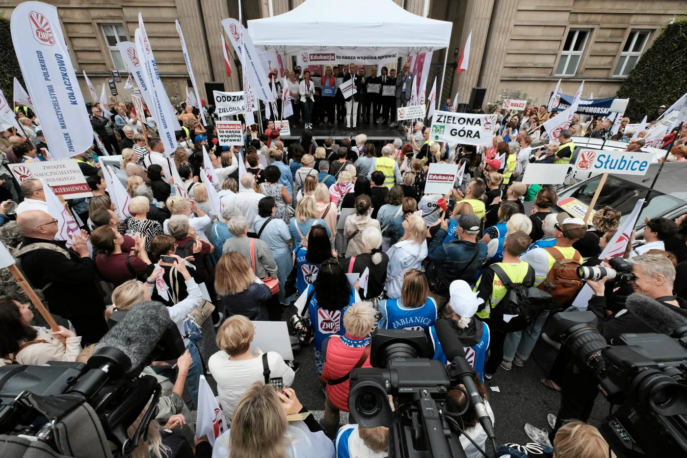 Ogólnopolska Manifestacja Pracowników Oświaty i Nauki przed MEN