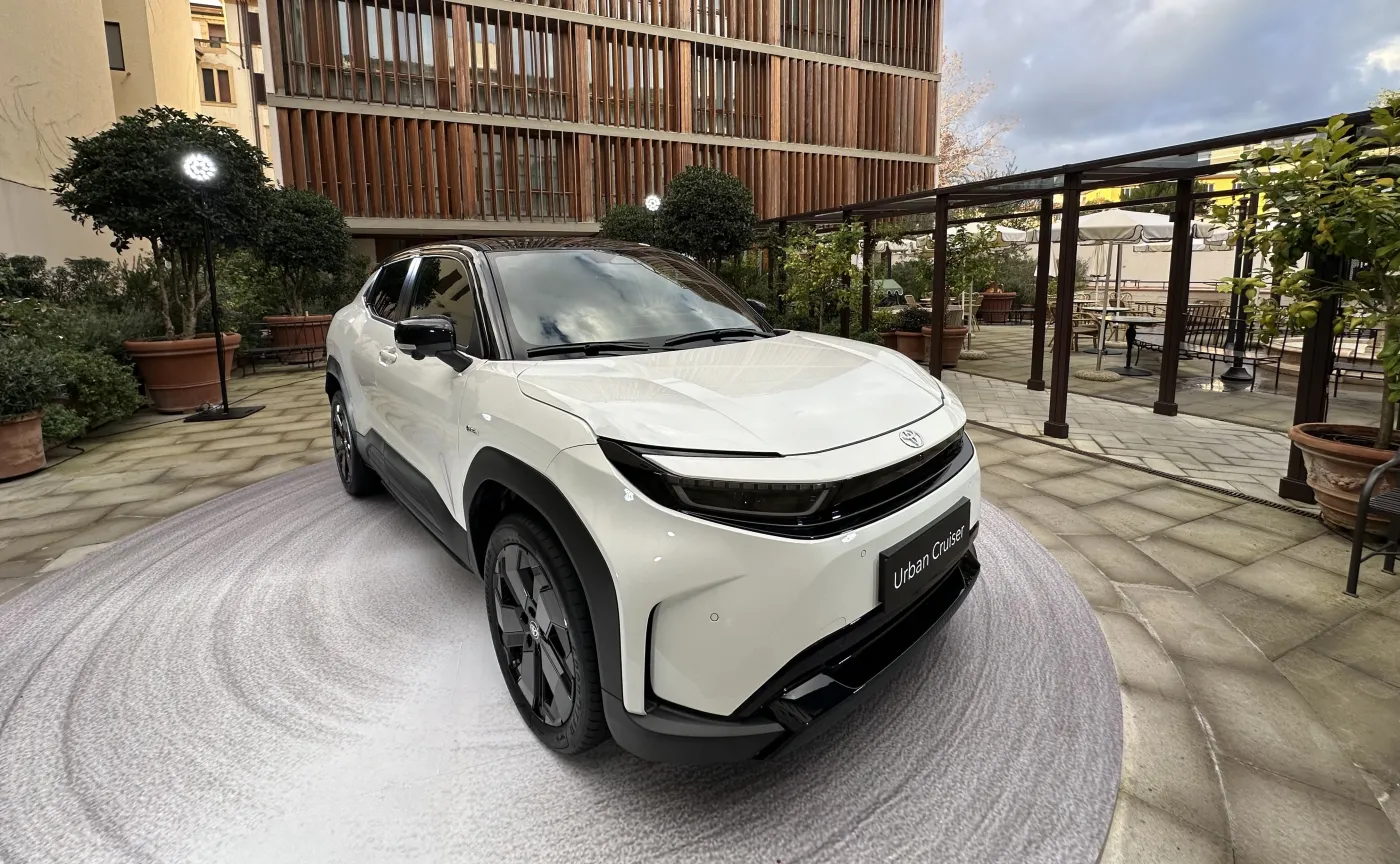 nowa-toyota-urban-cruiser-38971478.jpeg