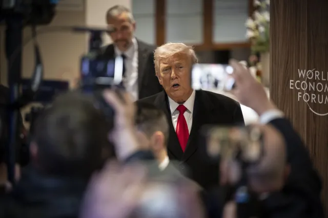 "Pijany wujek przy stole". Miażdżąca ocena wystąpienia Trumpa w Davos