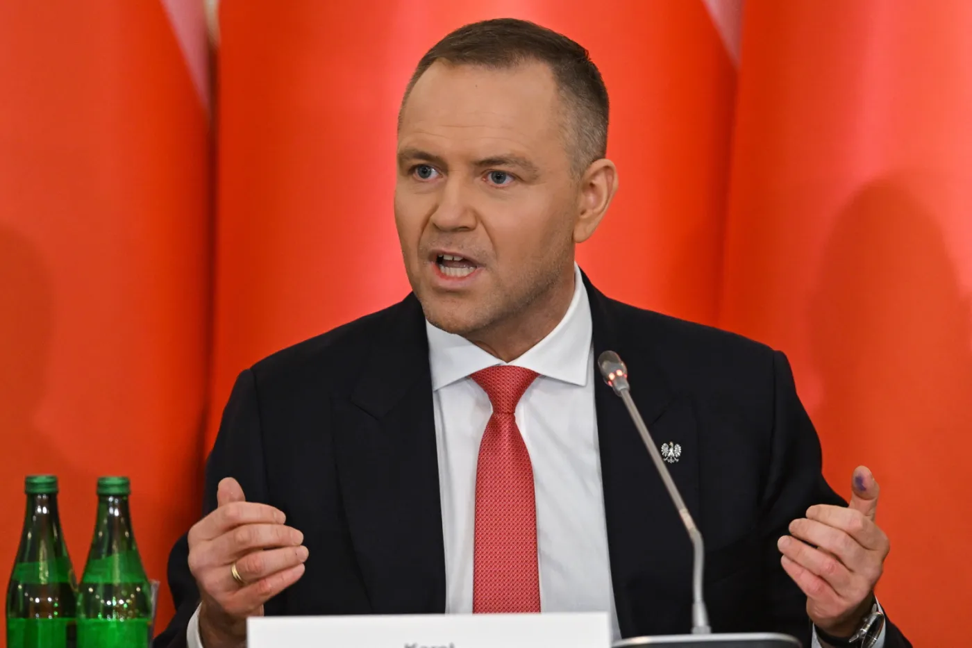 Podczas RBN padły pytania o dawne kontakty Nawrockiego. "Żenująca odpowiedź"