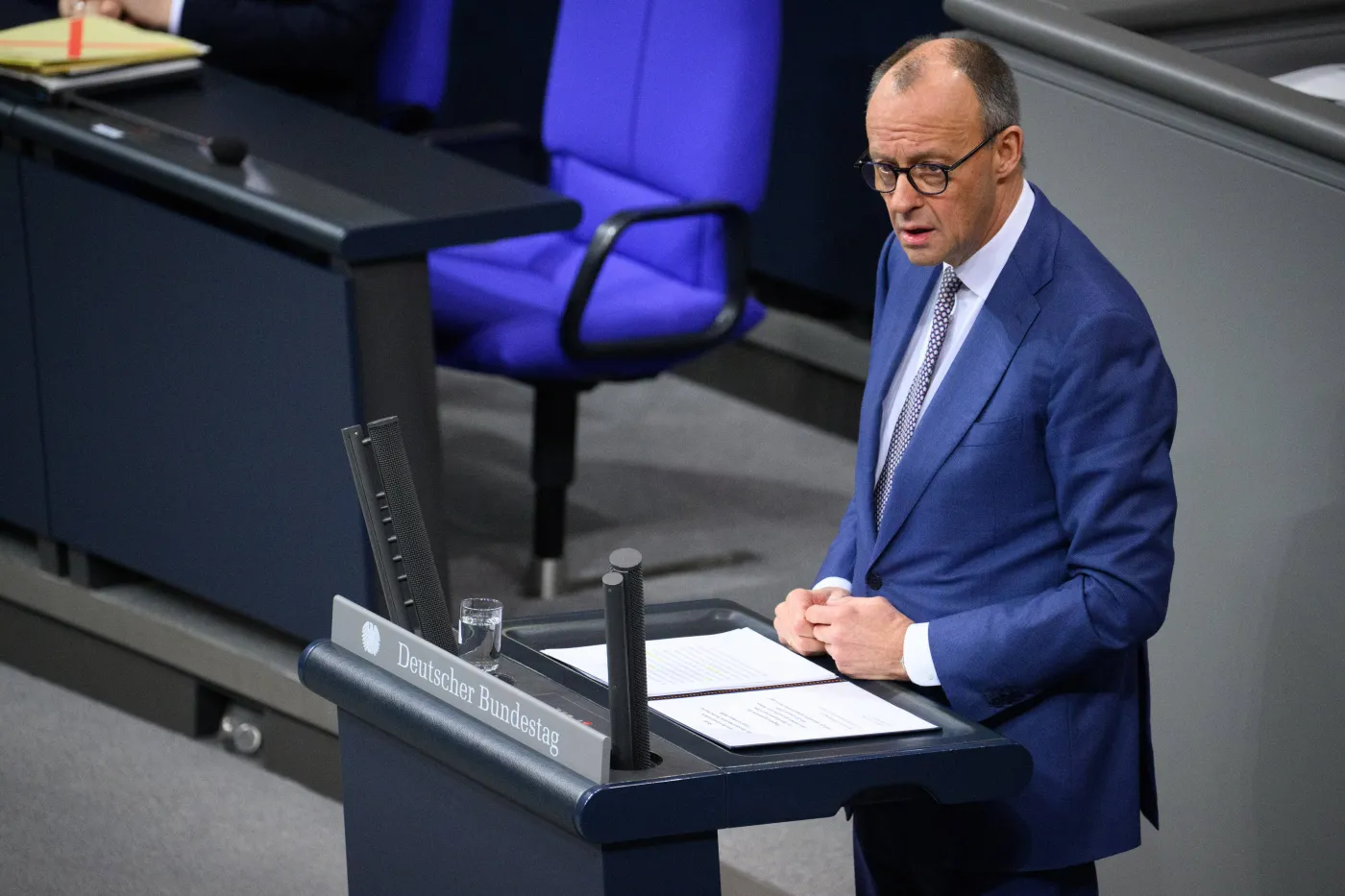 Kanclerz Niemiec Friedrich Merz podczas przemówienia w Bundestagu