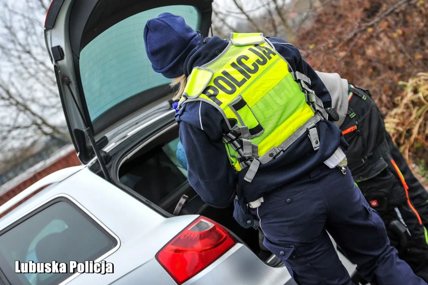 policja-kontroluje-kierowcow-39045509.jpg